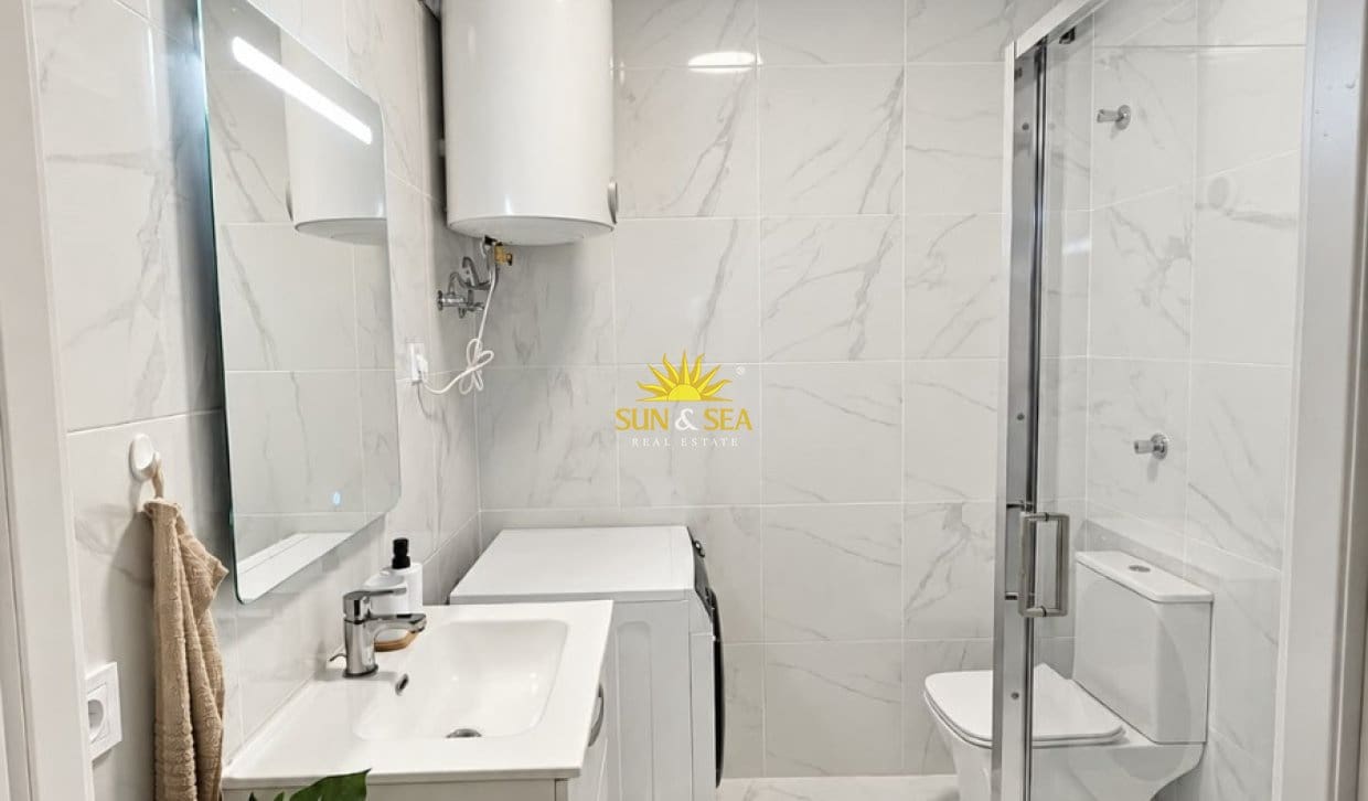 4 camera da letto Appartamento da affitare come casa vacanza in Torrevieja con piscina garage - 1.400 € (Rif: 10103549)