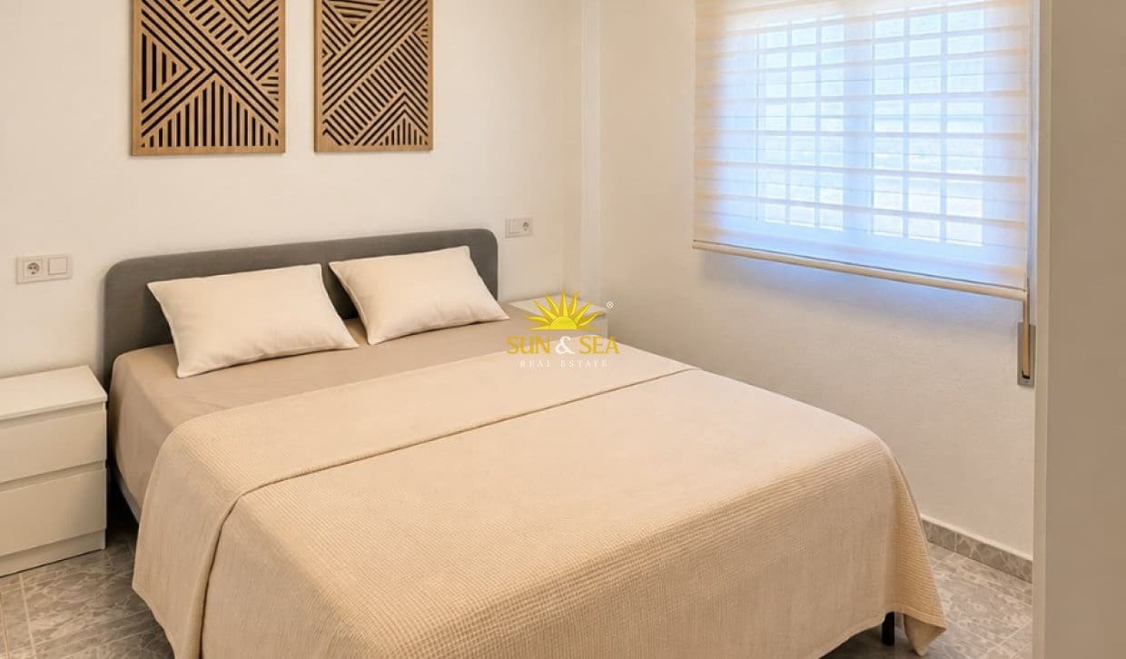 4 camera da letto Appartamento da affitare come casa vacanza in Torrevieja con piscina garage - 1.400 € (Rif: 10103549)
