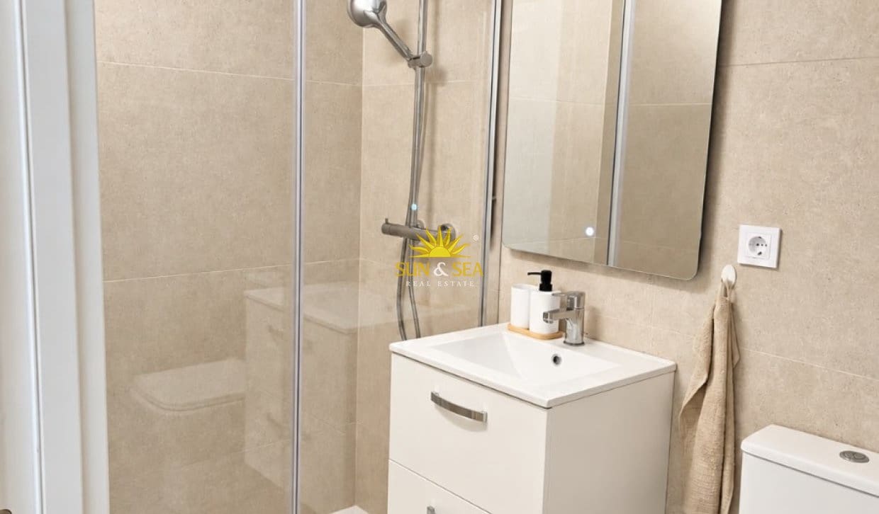 4 camera da letto Appartamento da affitare come casa vacanza in Torrevieja con piscina garage - 1.400 € (Rif: 10103549)