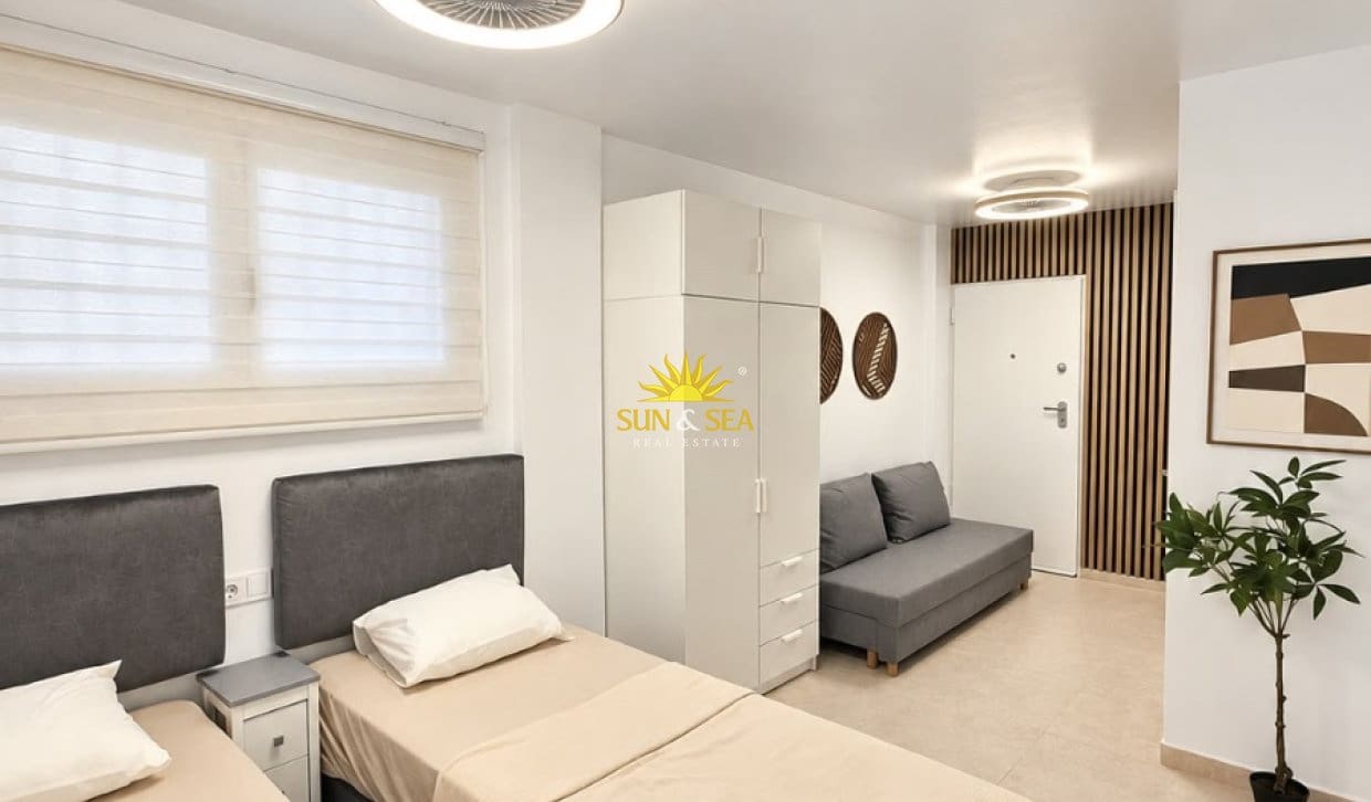 4 camera da letto Appartamento da affitare come casa vacanza in Torrevieja con piscina garage - 1.400 € (Rif: 10103549)