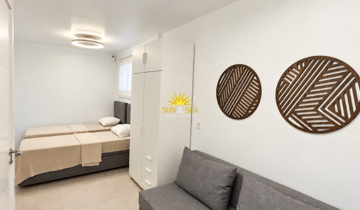4 camera da letto Appartamento da affitare come casa vacanza in Torrevieja con piscina garage - 1.400 € (Rif: 10103549)
