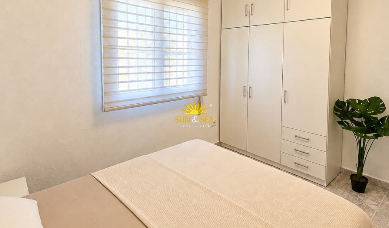 4 camera da letto Appartamento da affitare come casa vacanza in Torrevieja con piscina garage - 1.400 € (Rif: 10103549)