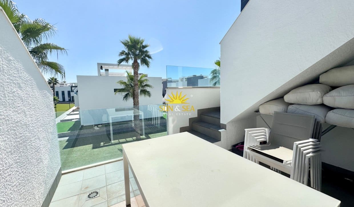 2 soverom Penthouse til leie i Guardamar del Segura med svømmebasseng - € 1 500 (Ref: 10103550)