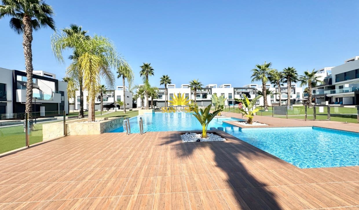 2 soverom Penthouse til leie i Guardamar del Segura med svømmebasseng - € 1 500 (Ref: 10103550)