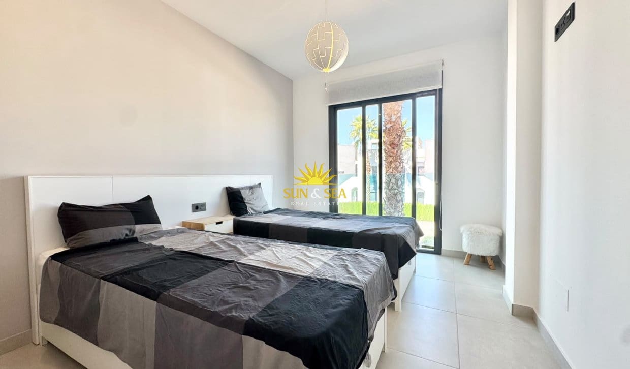 2 soverom Penthouse til leie i Guardamar del Segura med svømmebasseng - € 1 500 (Ref: 10103550)
