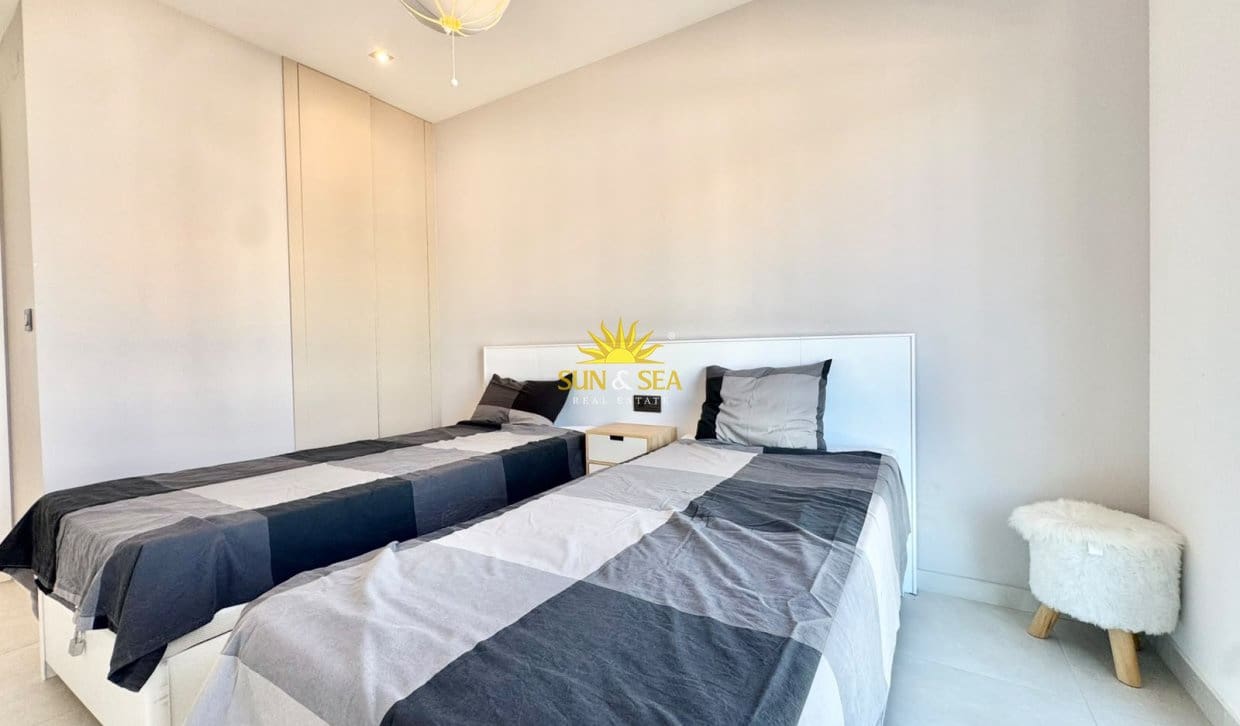 2 soverom Penthouse til leie i Guardamar del Segura med svømmebasseng - € 1 500 (Ref: 10103550)