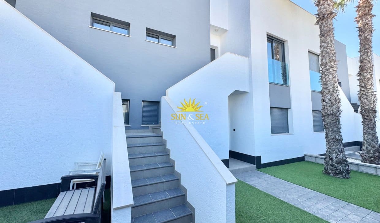 2 soverom Penthouse til leie i Guardamar del Segura med svømmebasseng - € 1 500 (Ref: 10103550)