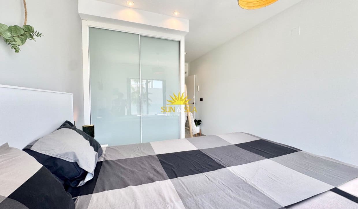 2 soverom Penthouse til leie i Guardamar del Segura med svømmebasseng - € 1 500 (Ref: 10103550)