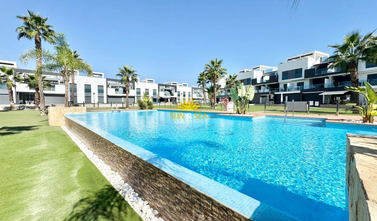 2 soverom Penthouse til leie i Guardamar del Segura med svømmebasseng - € 1 500 (Ref: 10103550)