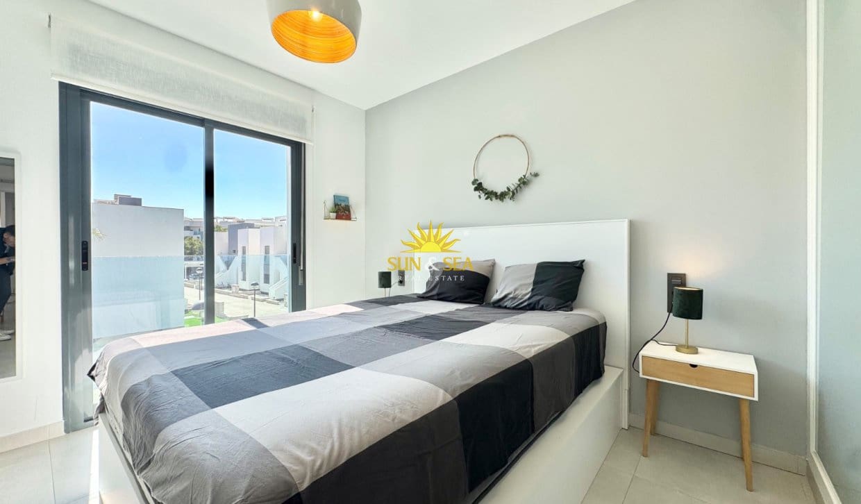 2 soverom Penthouse til leie i Guardamar del Segura med svømmebasseng - € 1 500 (Ref: 10103550)