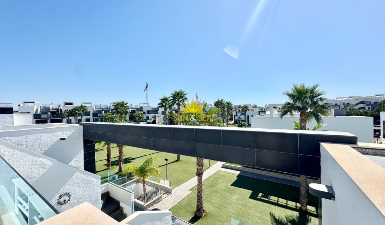 2 soverom Penthouse til leie i Guardamar del Segura med svømmebasseng - € 1 500 (Ref: 10103550)