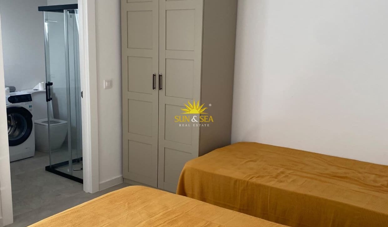 1 soveværelse Lejlighed til leje i Los Alcazares - € 900 (Ref: 10104312)