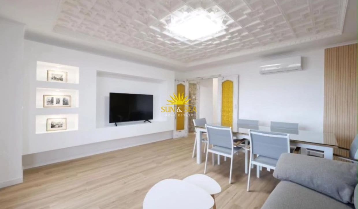 Apartamento de 3 habitaciones en Torrevieja en alquiler vacacional con piscina - 1.000 € (Ref: 10106471)