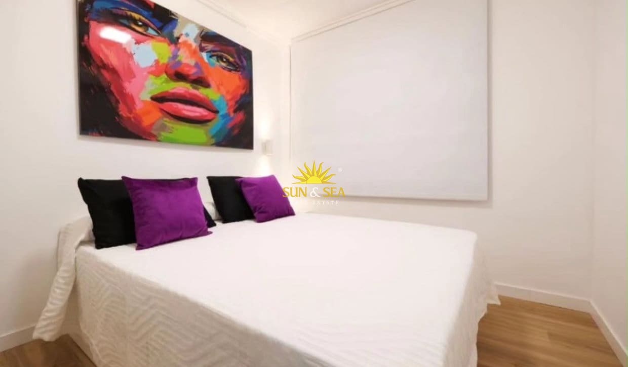 Apartamento de 3 habitaciones en Torrevieja en alquiler vacacional con piscina - 1.000 € (Ref: 10106471)