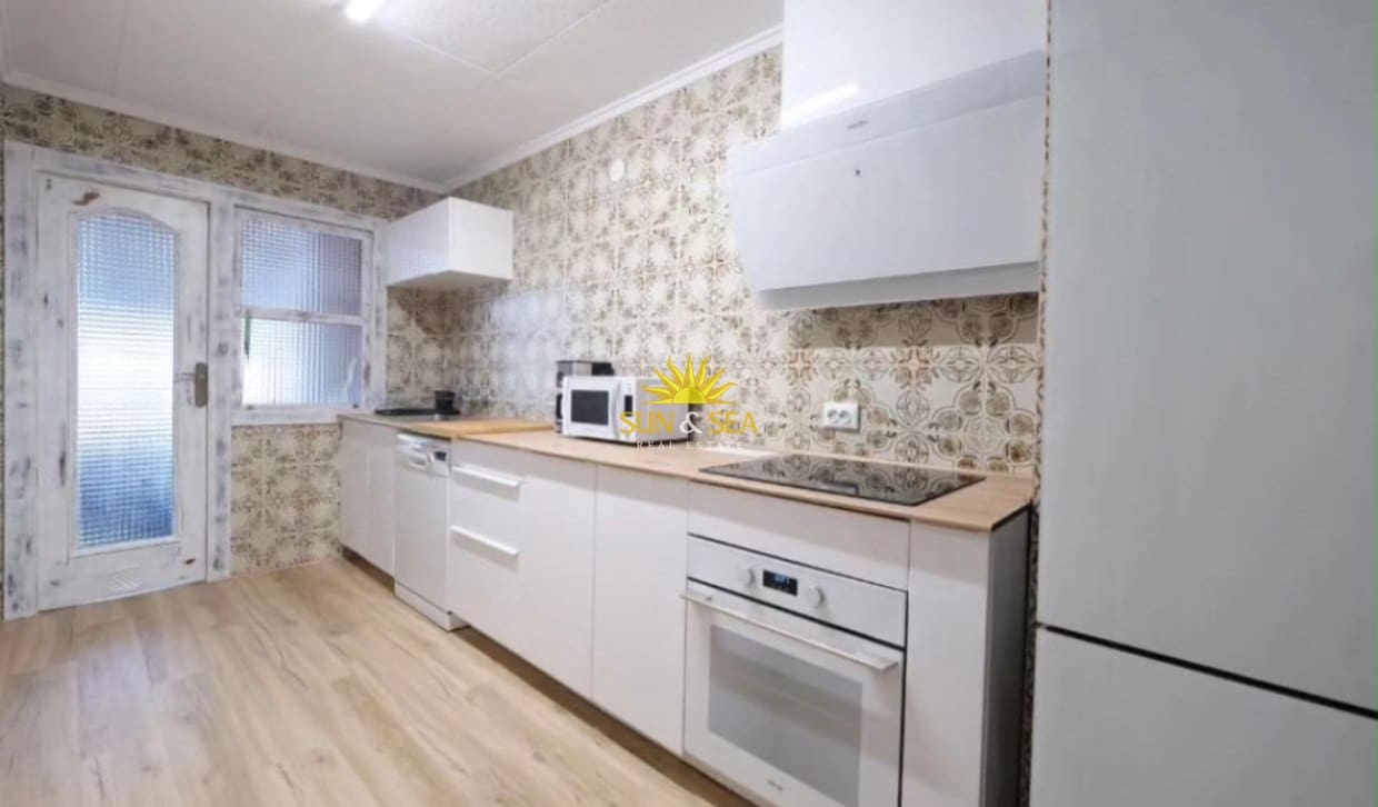 Apartamento de 3 habitaciones en Torrevieja en alquiler vacacional con piscina - 1.000 € (Ref: 10106471)