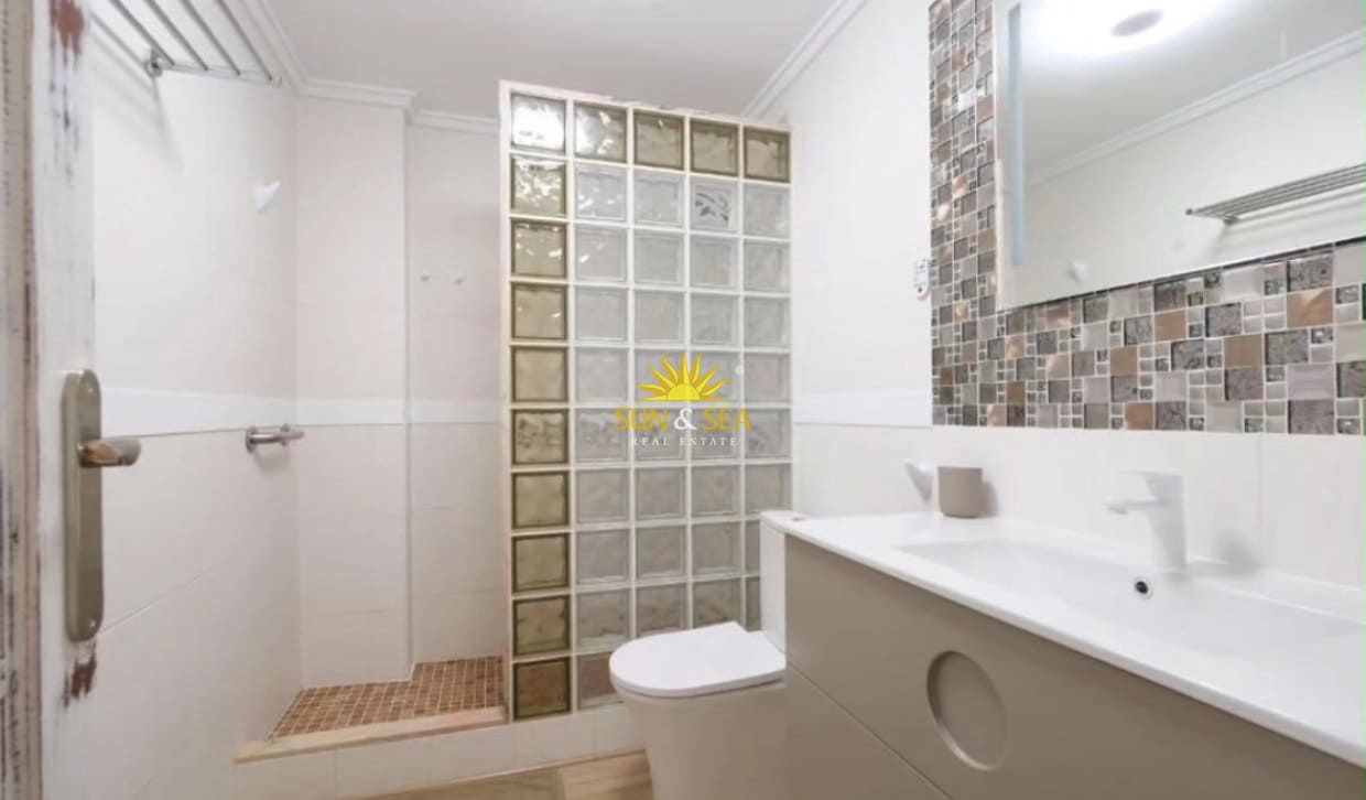 Apartamento de 3 habitaciones en Torrevieja en alquiler vacacional con piscina - 1.000 € (Ref: 10106471)