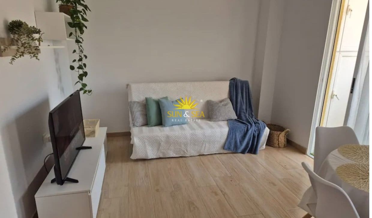 1 soverom Leilighet til salgs i Torrevieja med svømmebasseng - € 800 (Ref: 10106550)