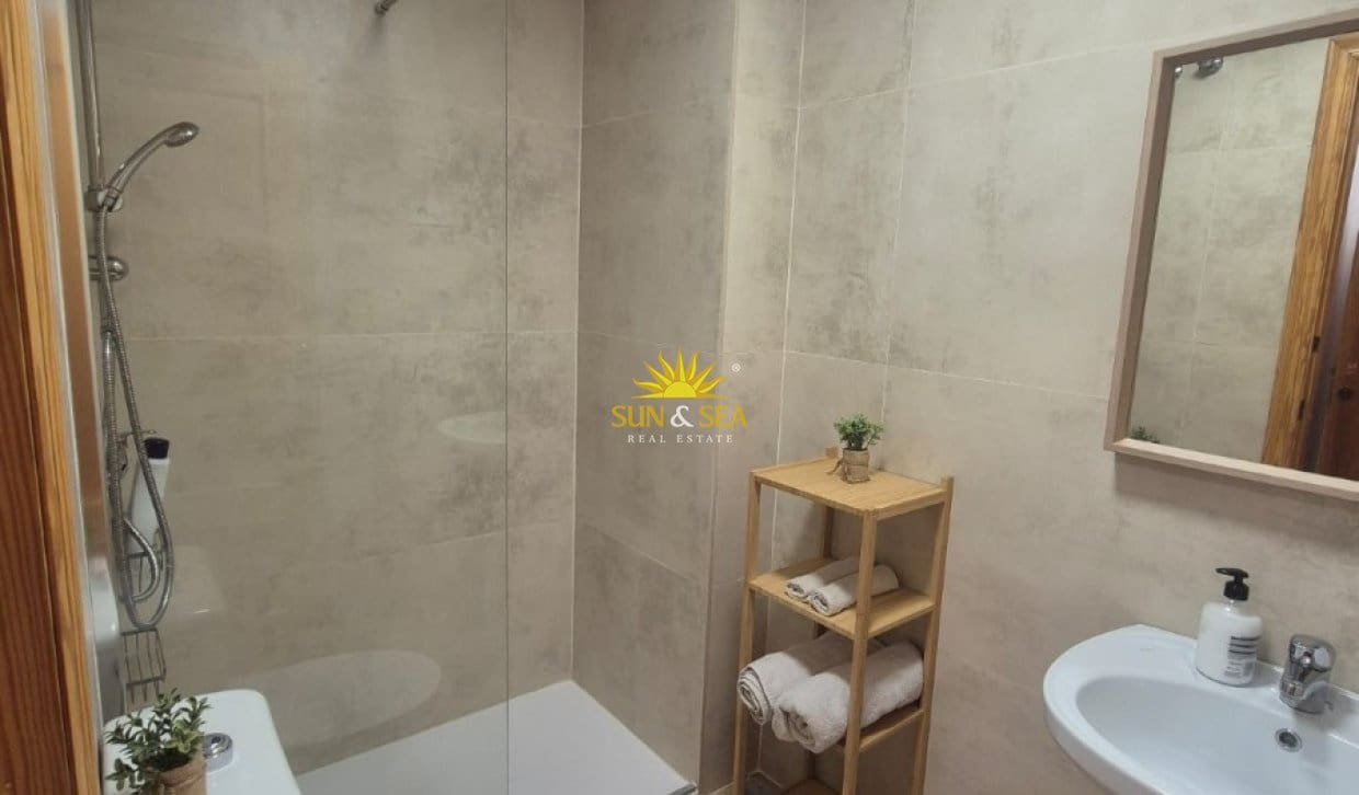 1 soverom Leilighet til salgs i Torrevieja med svømmebasseng - € 800 (Ref: 10106550)