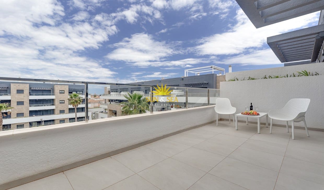 2 bedroom Penthouse for holiday rental in Orihuela Costa with pool garage - € 2,500 (Ref: 10112152)
