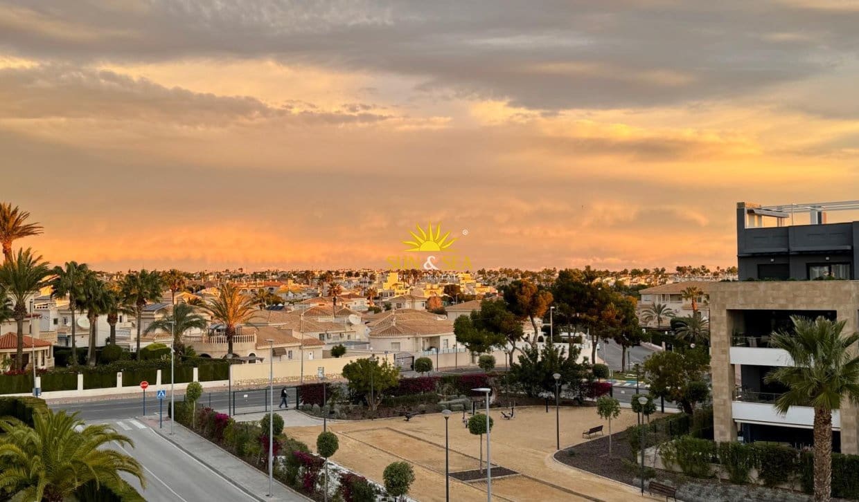 2 bedroom Penthouse for holiday rental in Orihuela Costa with pool garage - € 2,500 (Ref: 10112152)