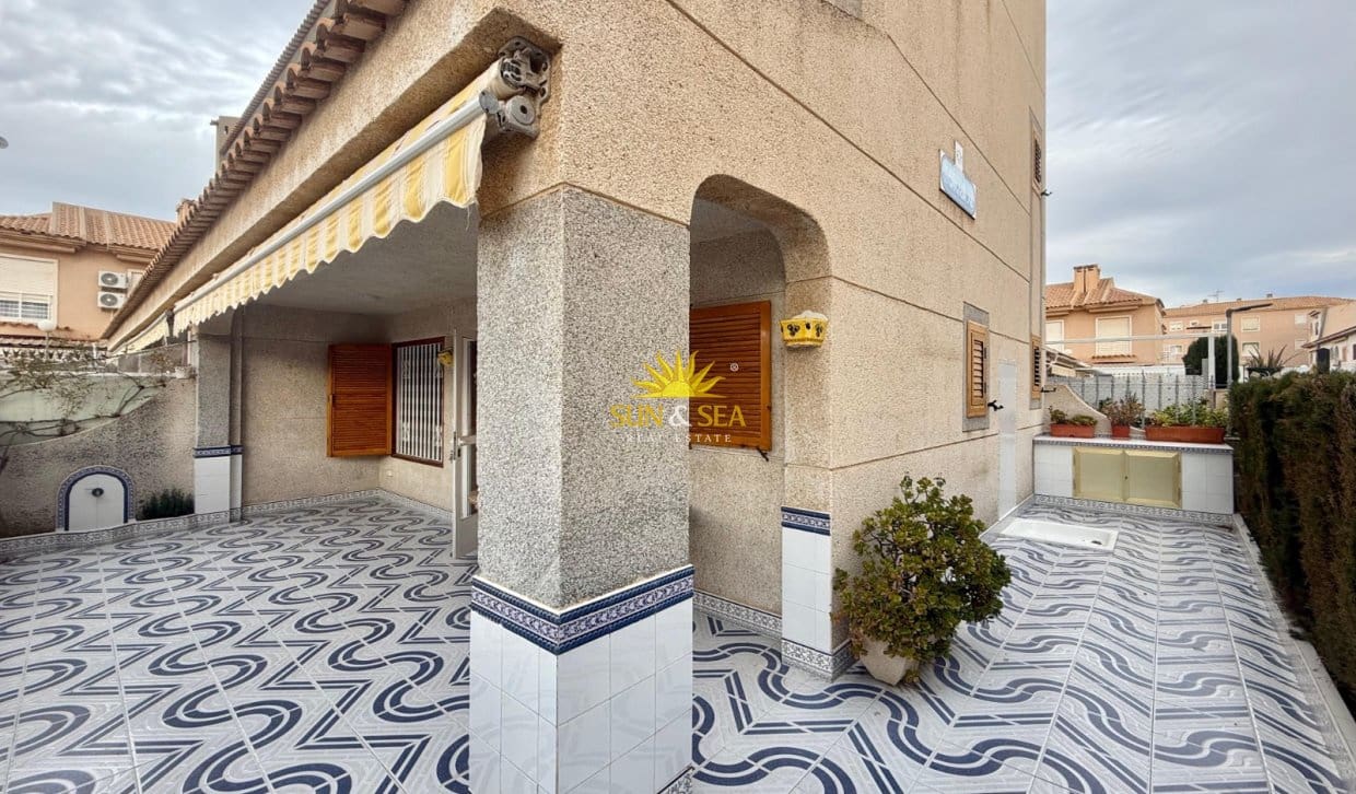 3 Zimmer Villa zu verkaufen in Santa Pola mit Garage - 375.000 € (Ref: 10113302)