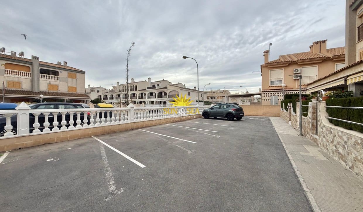 3 Zimmer Villa zu verkaufen in Santa Pola mit Garage - 375.000 € (Ref: 10113302)