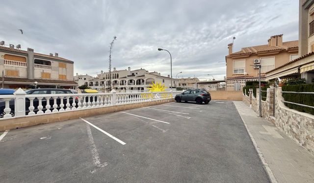 3 bedroom Villa for sale in Playa Tamarit - Playa Lissa, Santa Pola with garage - € 375,000 (Ref: 10113302)