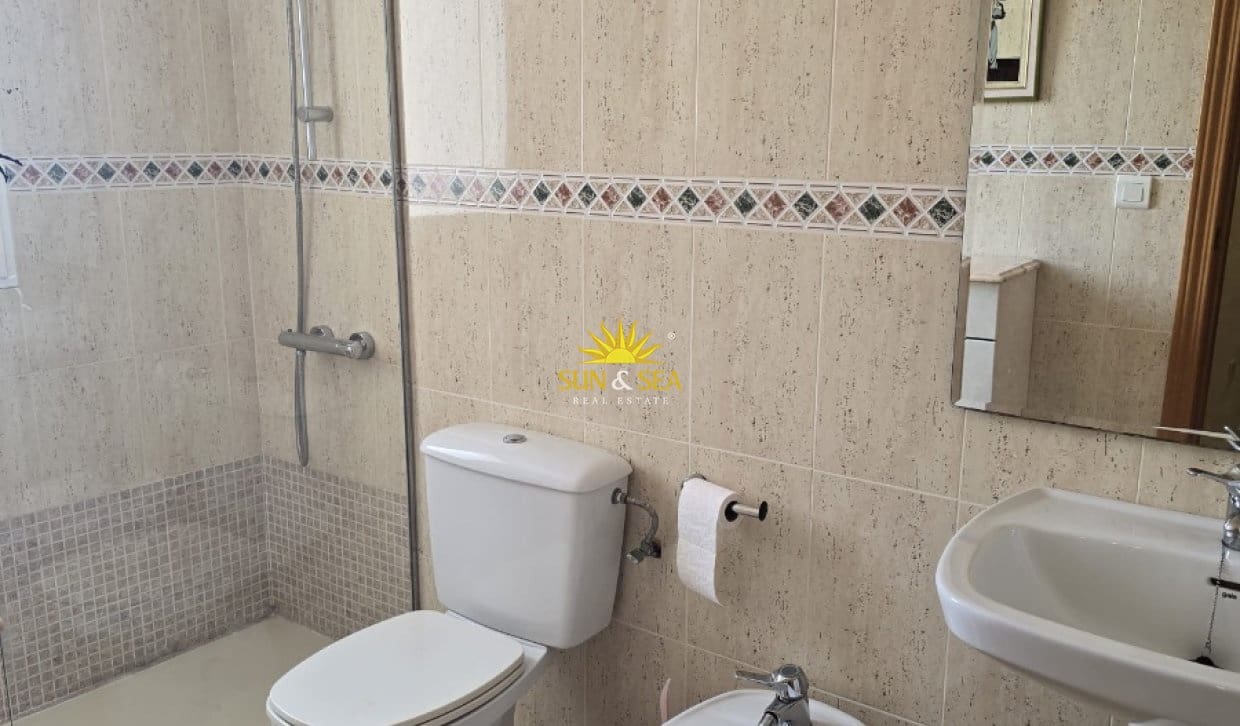3 soverom Leilighet til leie i Benidorm med svømmebasseng garasje - € 1 600 (Ref: 10113303)