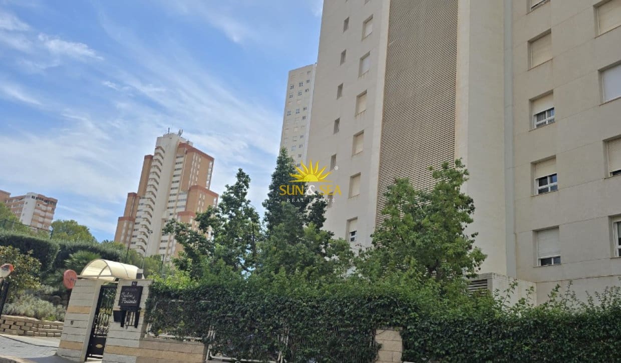 3 soverom Leilighet til leie i Benidorm med svømmebasseng garasje - € 1 600 (Ref: 10113303)