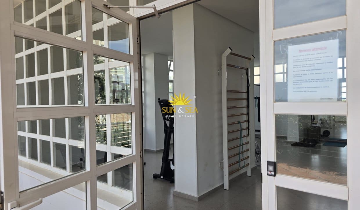 3 soverom Leilighet til leie i Benidorm med svømmebasseng garasje - € 1 600 (Ref: 10113303)
