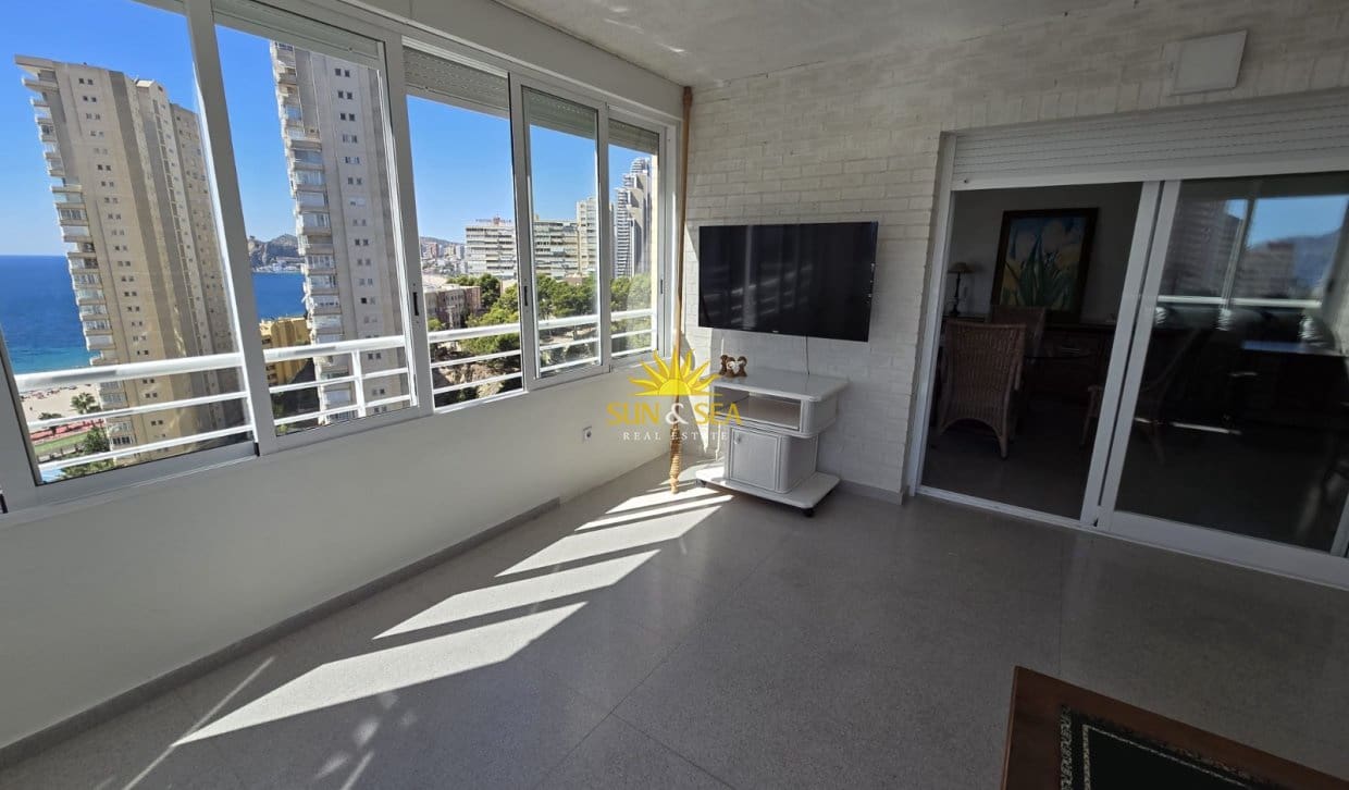 3 soverom Leilighet til leie i Benidorm med svømmebasseng garasje - € 1 600 (Ref: 10113303)