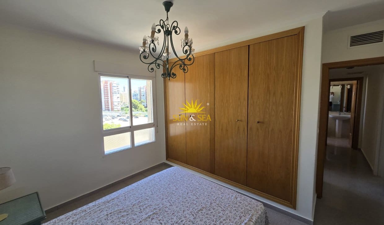 3 soverom Leilighet til leie i Benidorm med svømmebasseng garasje - € 1 600 (Ref: 10113303)