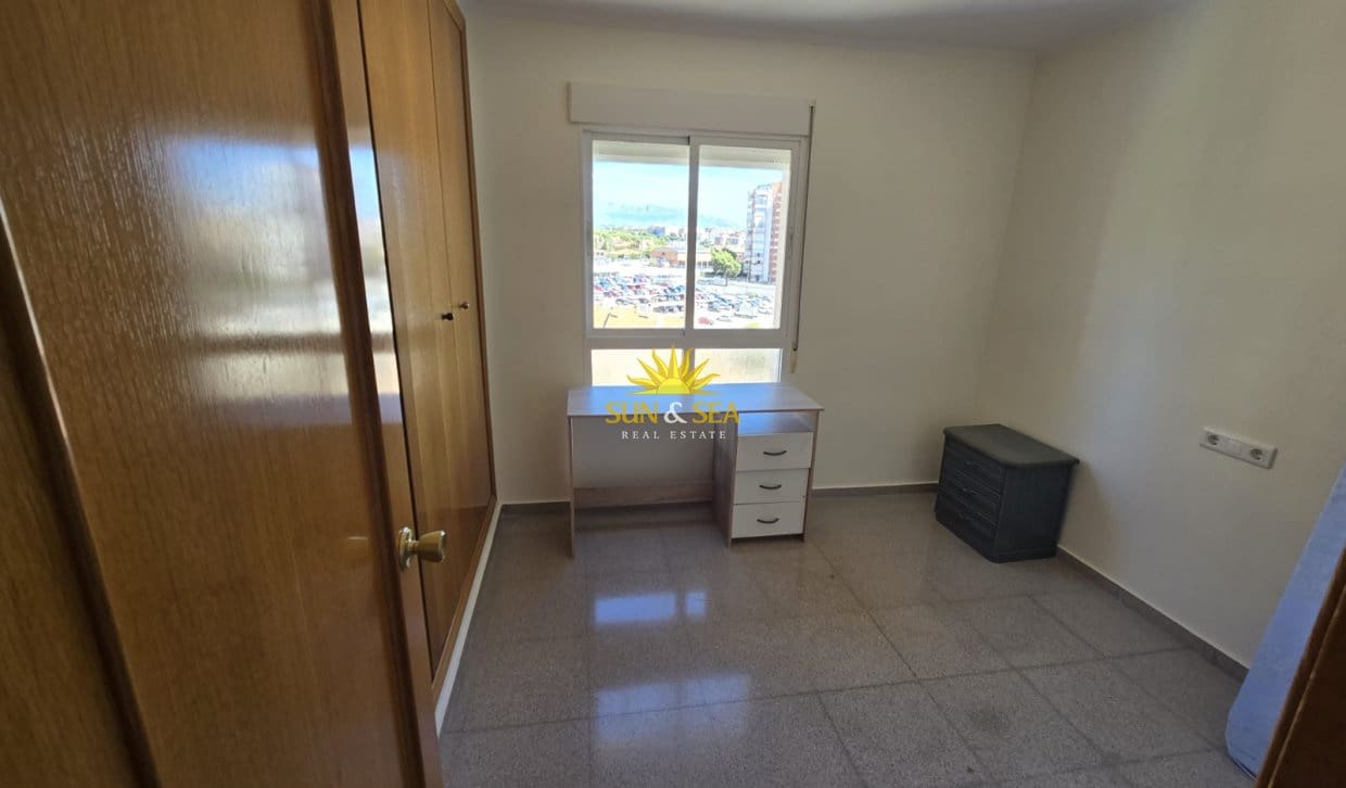 3 soverom Leilighet til leie i Benidorm med svømmebasseng garasje - € 1 600 (Ref: 10113303)