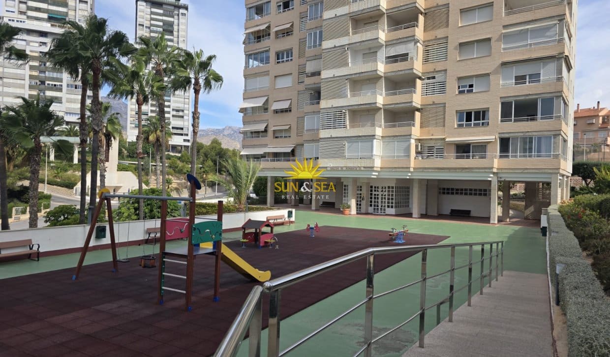 3 soverom Leilighet til leie i Benidorm med svømmebasseng garasje - € 1 600 (Ref: 10113303)