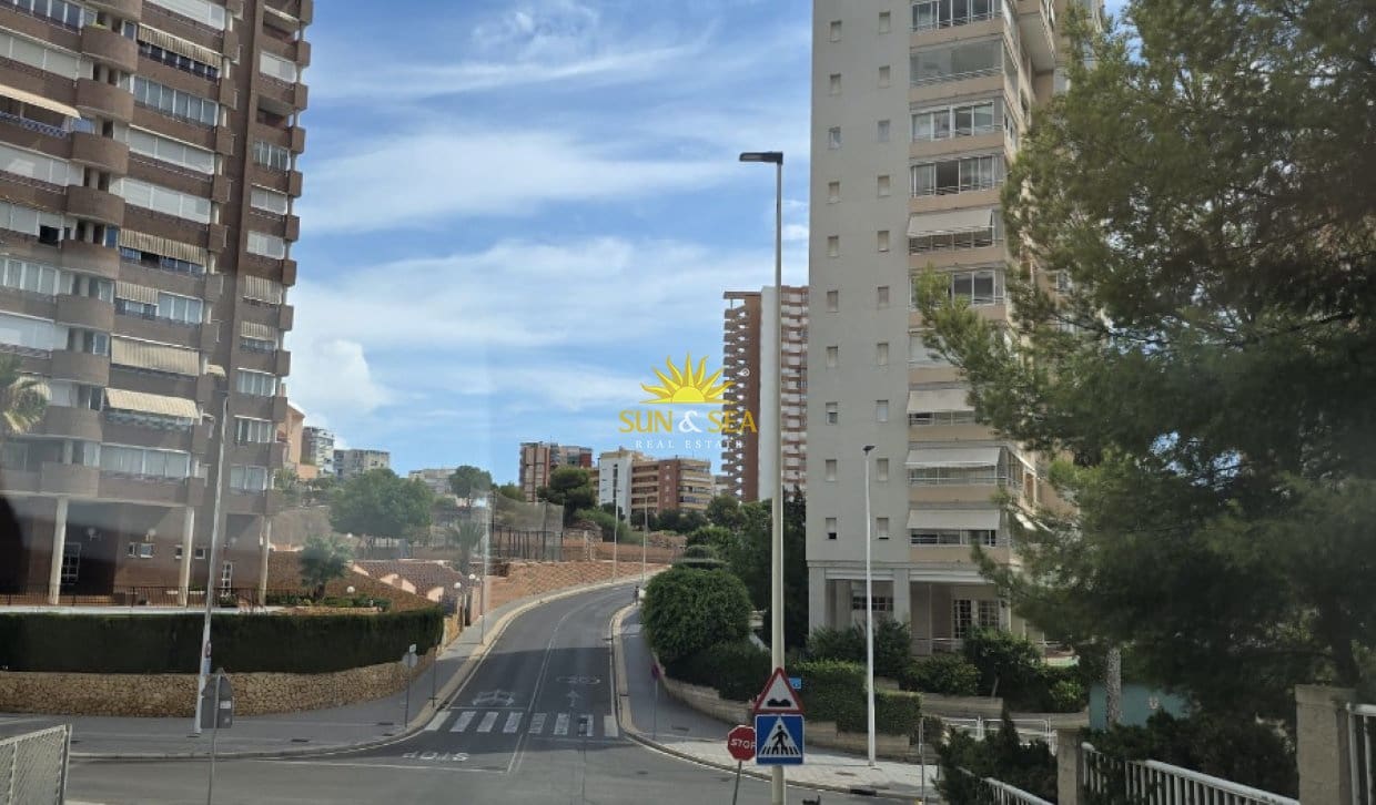 3 soverom Leilighet til leie i Benidorm med svømmebasseng garasje - € 1 600 (Ref: 10113303)