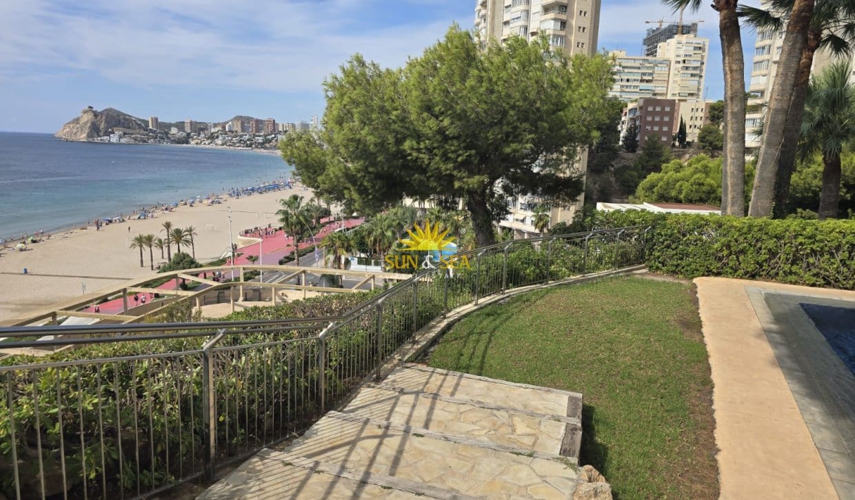 3 soverom Leilighet til leie i Benidorm med svømmebasseng garasje - € 1 600 (Ref: 10113303)