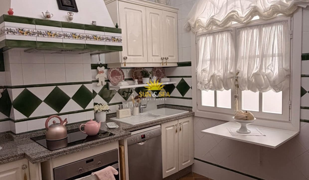 3 bedroom Apartment for rent in Alicante / Alacant city - € 1,200 (Ref: 10113304)
