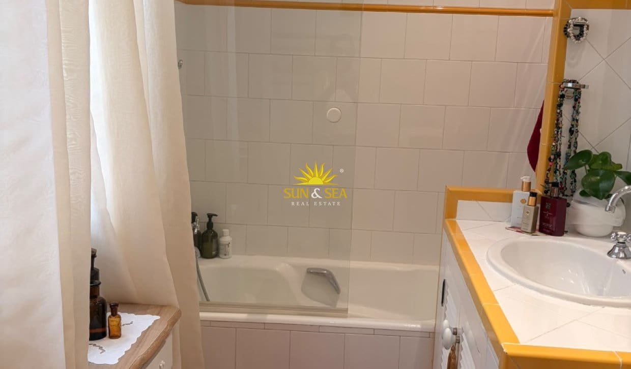 3 bedroom Apartment for rent in Alicante / Alacant city - € 1,200 (Ref: 10113304)