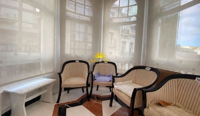 Appartement de 3 chambres à louer à Barrio del Centro, Alicante ville - 1 200 € (Ref: 10113304)