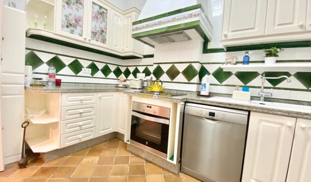 Appartement de 3 chambres à louer à Barrio del Centro, Alicante ville - 1 200 € (Ref: 10113304)