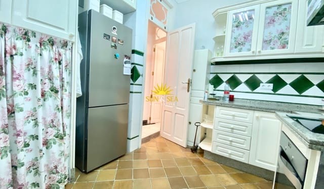 Appartement de 3 chambres à louer à Barrio del Centro, Alicante ville - 1 200 € (Ref: 10113304)