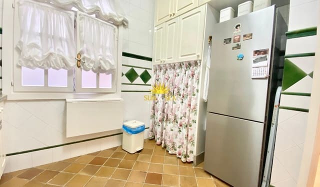 Appartement de 3 chambres à louer à Barrio del Centro, Alicante ville - 1 200 € (Ref: 10113304)