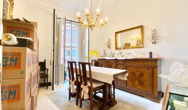 Appartement de 3 chambres à louer à Barrio del Centro, Alicante ville - 1 200 € (Ref: 10113304)