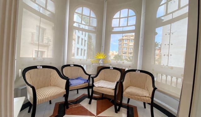 Appartement de 3 chambres à louer à Barrio del Centro, Alicante ville - 1 200 € (Ref: 10113304)
