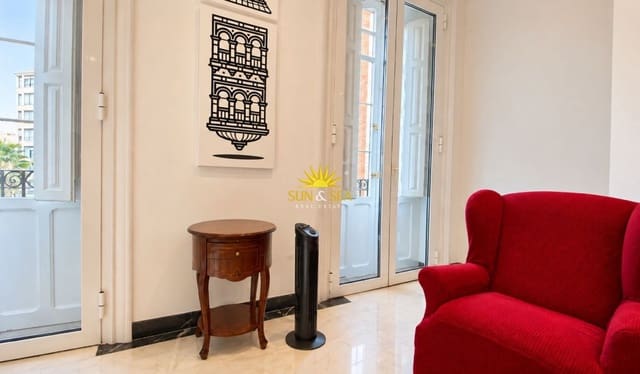 Appartement de 3 chambres à louer à Barrio del Centro, Alicante ville - 1 200 € (Ref: 10113304)