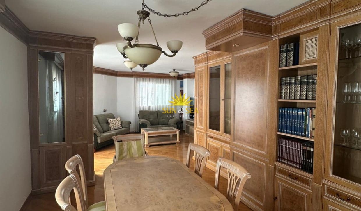 3 quarto Penthouse para arrendar em Alicante cidade com garagem - 1 700 € (Ref: 10113576)