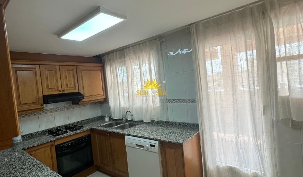 3 quarto Penthouse para arrendar em Alicante cidade com garagem - 1 700 € (Ref: 10113576)