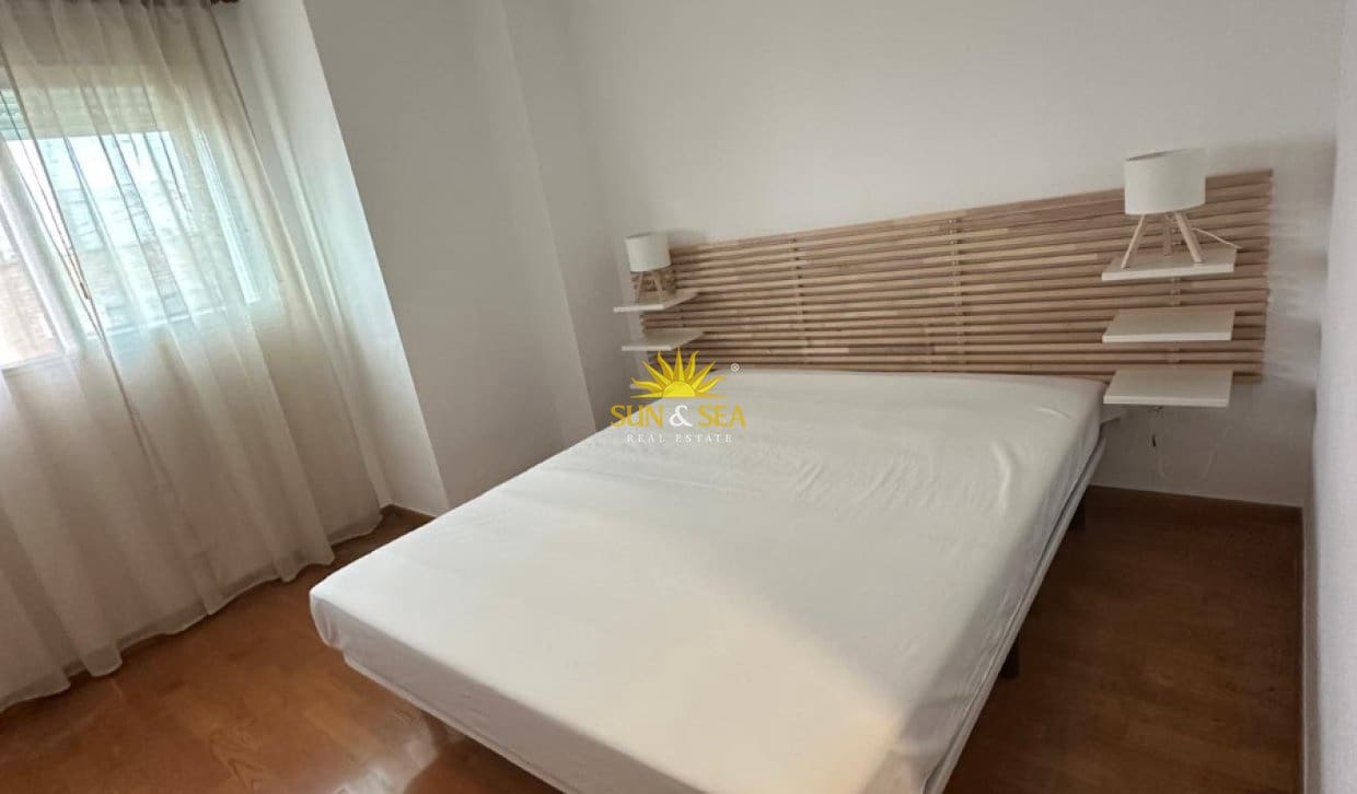 3 quarto Penthouse para arrendar em Alicante cidade com garagem - 1 700 € (Ref: 10113576)
