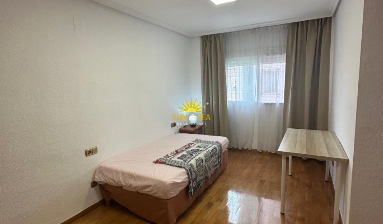 3 quarto Penthouse para arrendar em Alicante cidade com garagem - 1 700 € (Ref: 10113576)
