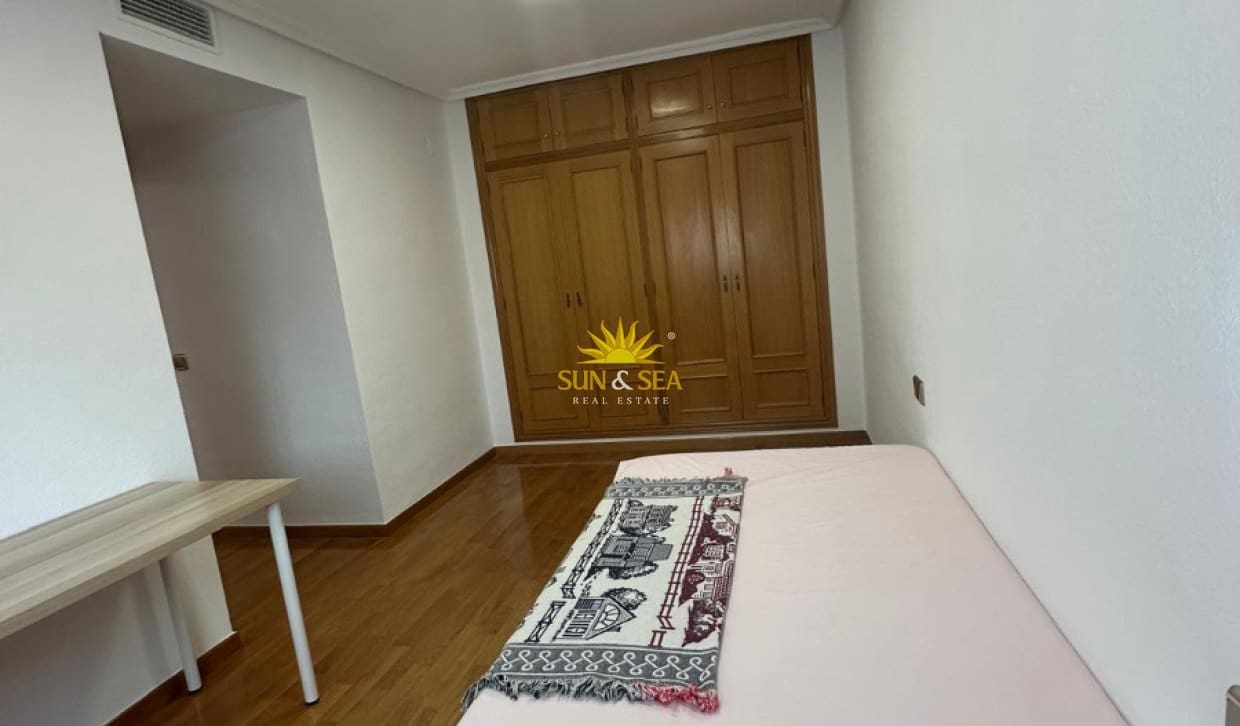 3 quarto Penthouse para arrendar em Alicante cidade com garagem - 1 700 € (Ref: 10113576)